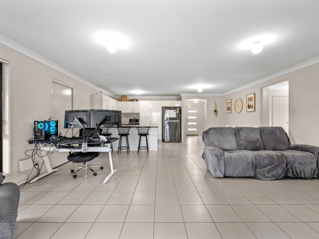 3 Jonathon Court, Flinders View, QLD 4305