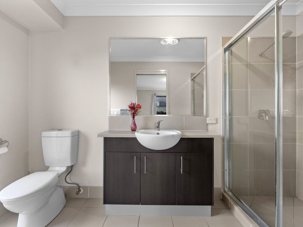3 Jonathon Court, Flinders View, QLD 4305