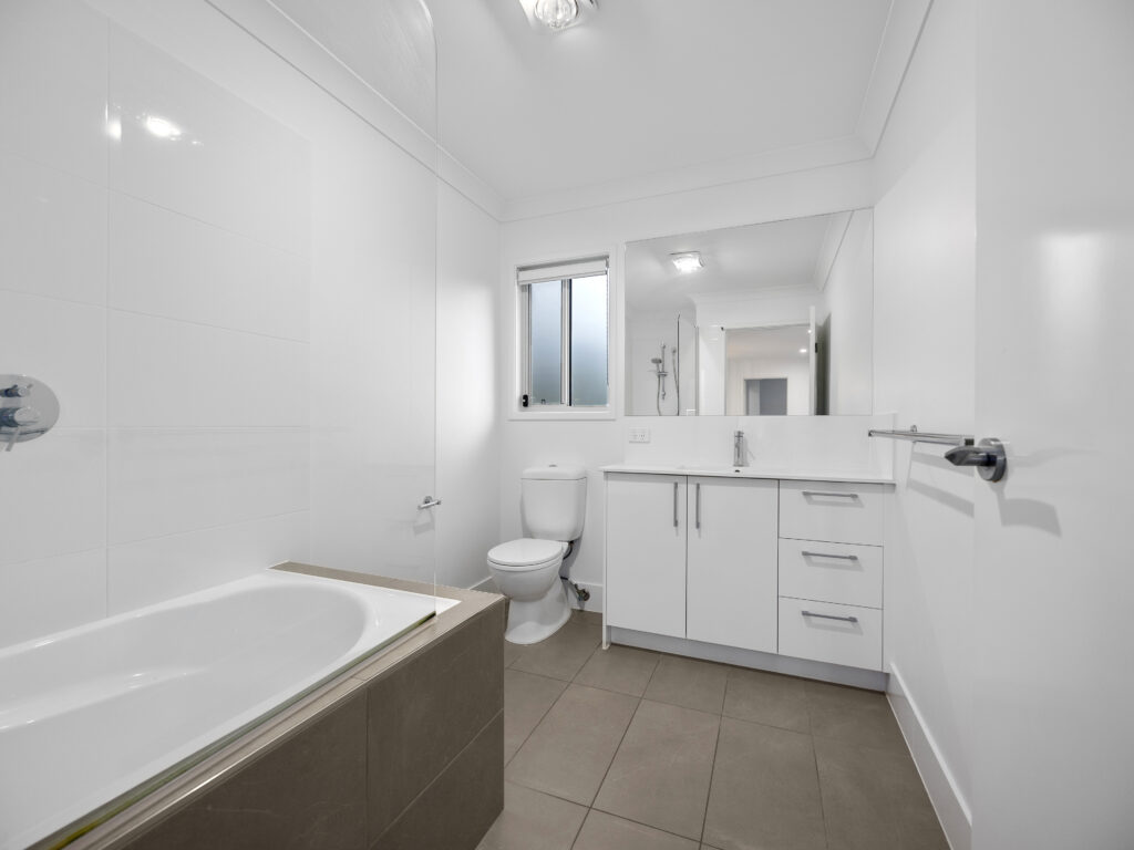 21 William Close, Park Ridge, QLD 4125