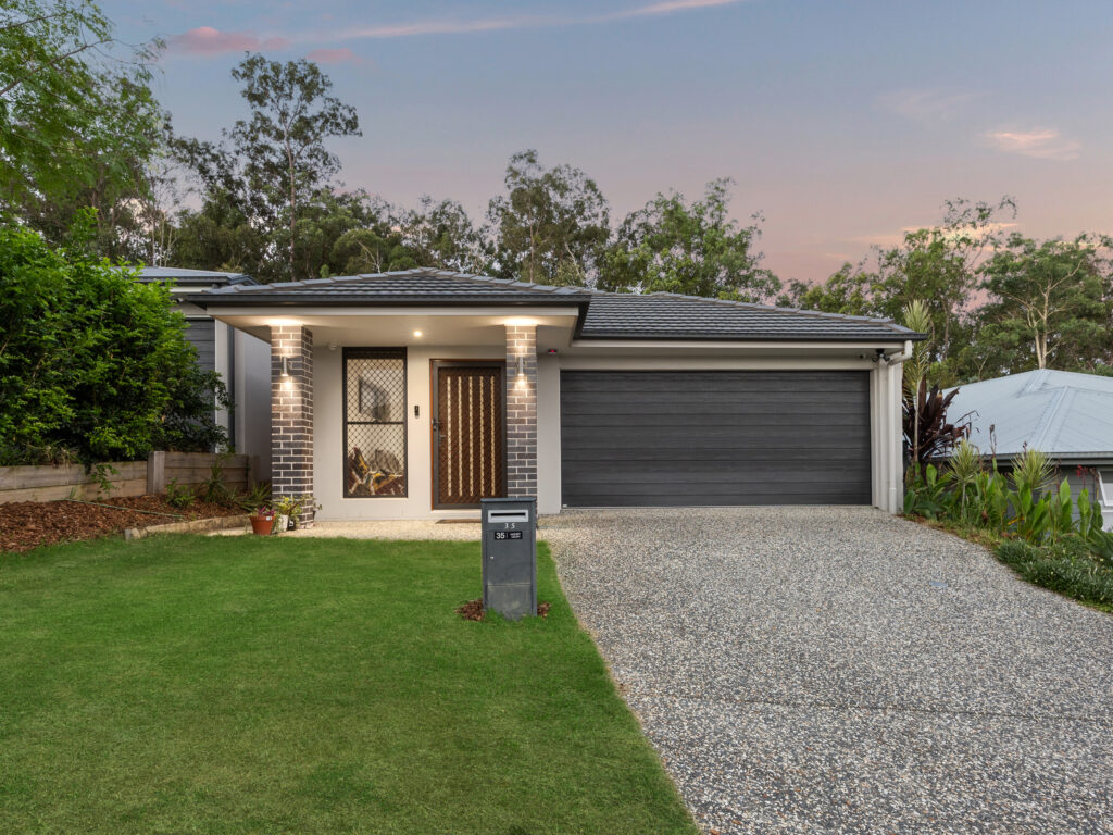 35 Hoist Court, Augustine Heights, QLD 4300