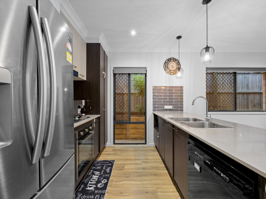 35 Hoist Court, Augustine Heights, QLD 4300