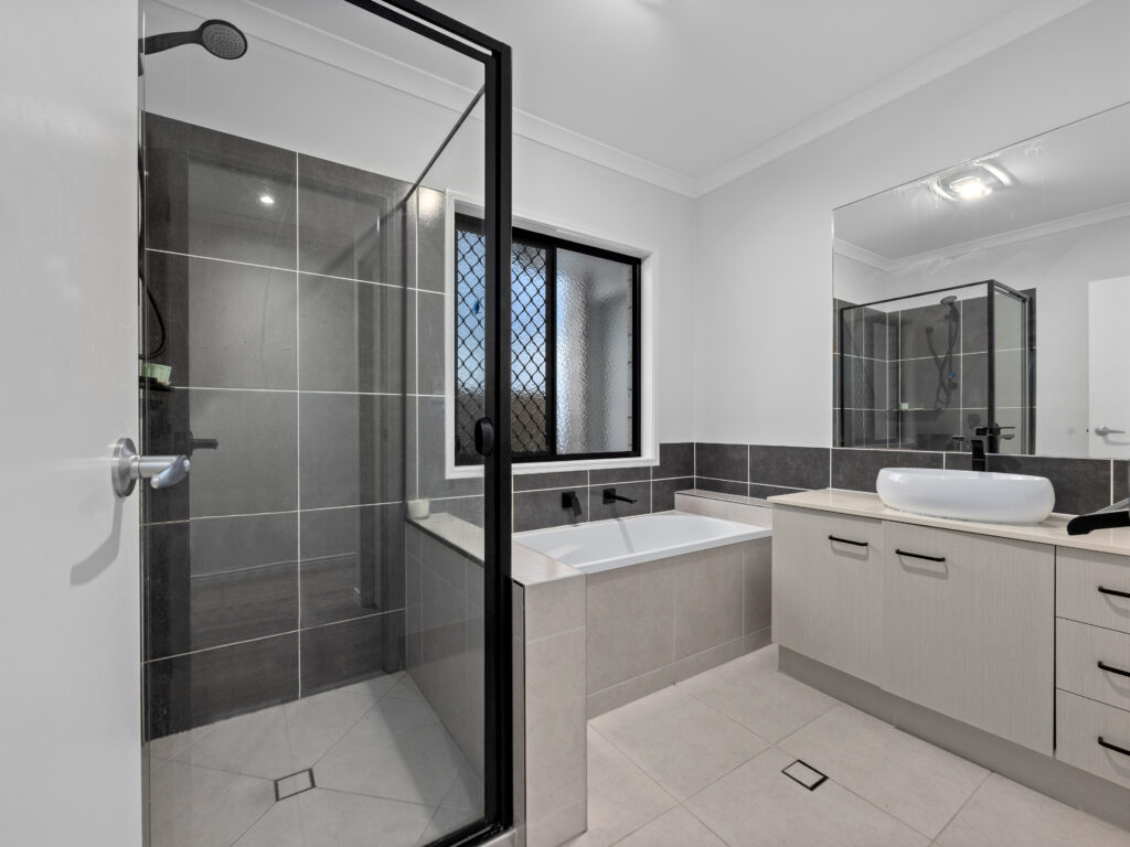 35 Hoist Court, Augustine Heights, QLD 4300