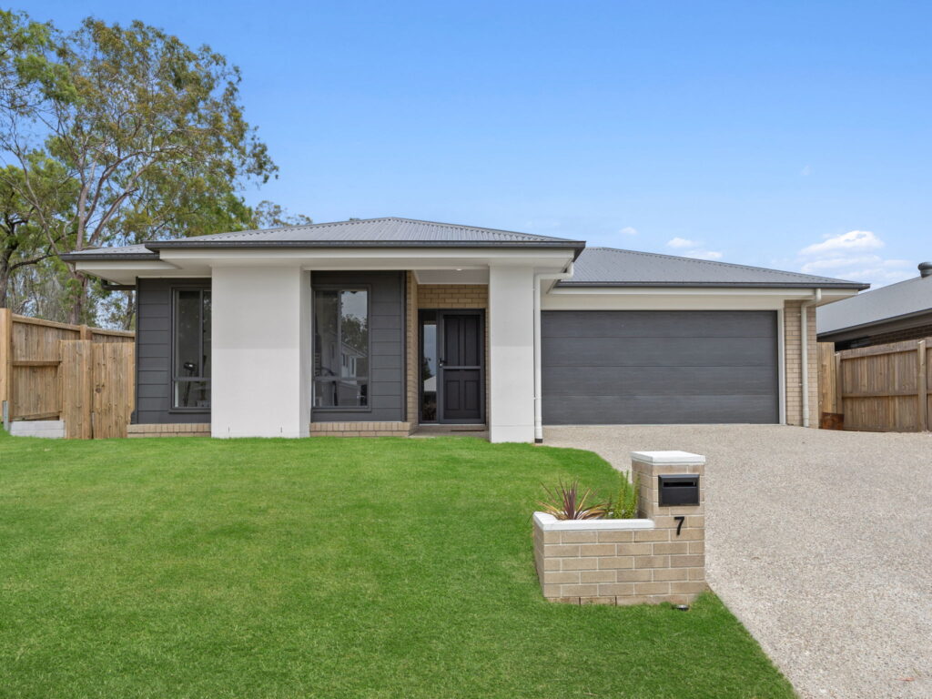 7 Maximillian Crescent, Deebing Heights, QLD 4306