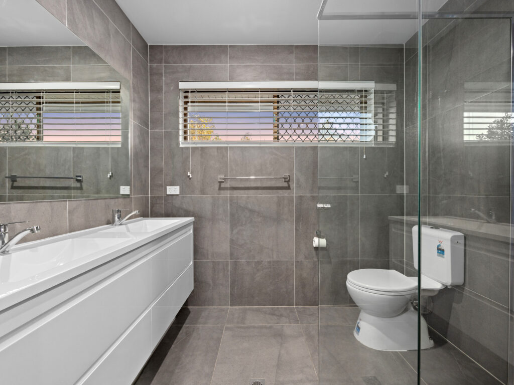 17 Hood Street, Karalee, QLD 4306