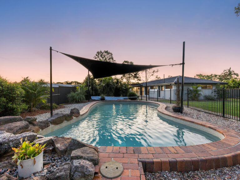 17 Hood Street, Karalee, QLD 4306