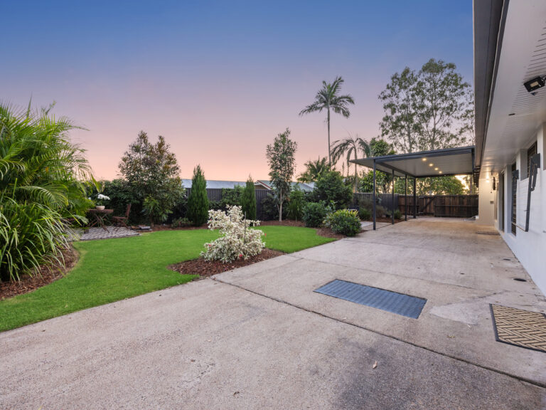 17 Hood Street, Karalee, QLD 4306