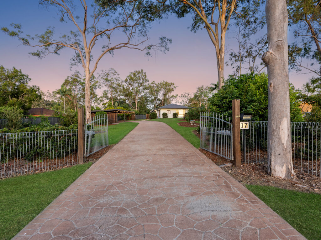 17 Hood Street, Karalee, QLD 4306