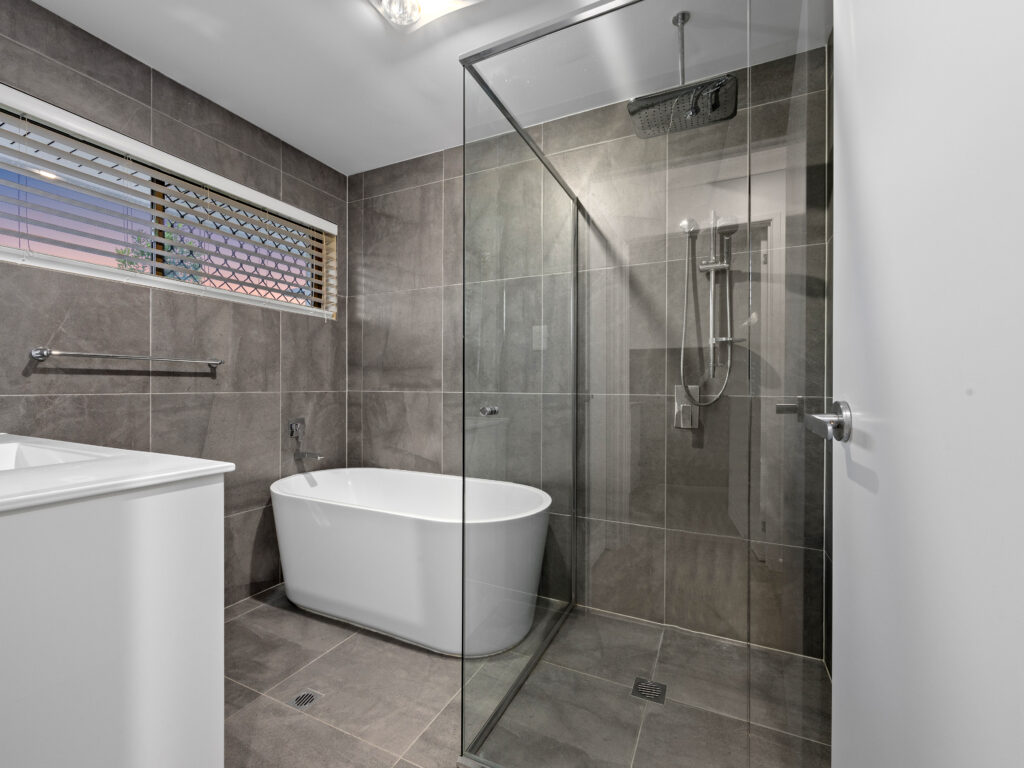 17 Hood Street, Karalee, QLD 4306