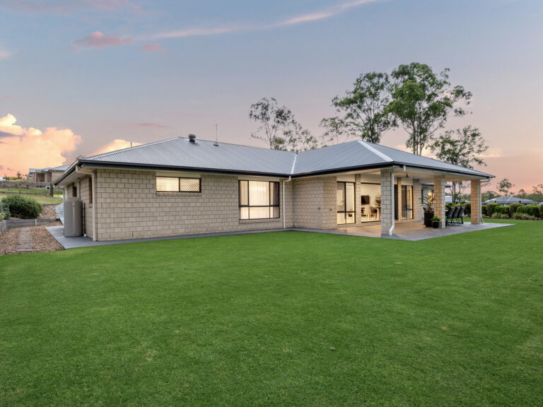 18 Jollytail Avenue, New Beith, QLD 4124