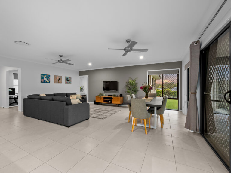 18 Jollytail Avenue, New Beith, QLD 4124