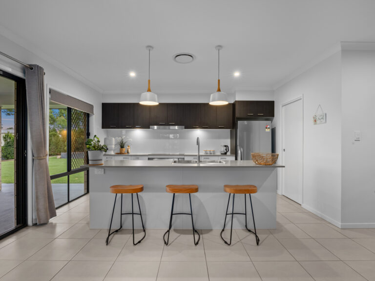 18 Jollytail Avenue, New Beith, QLD 4124
