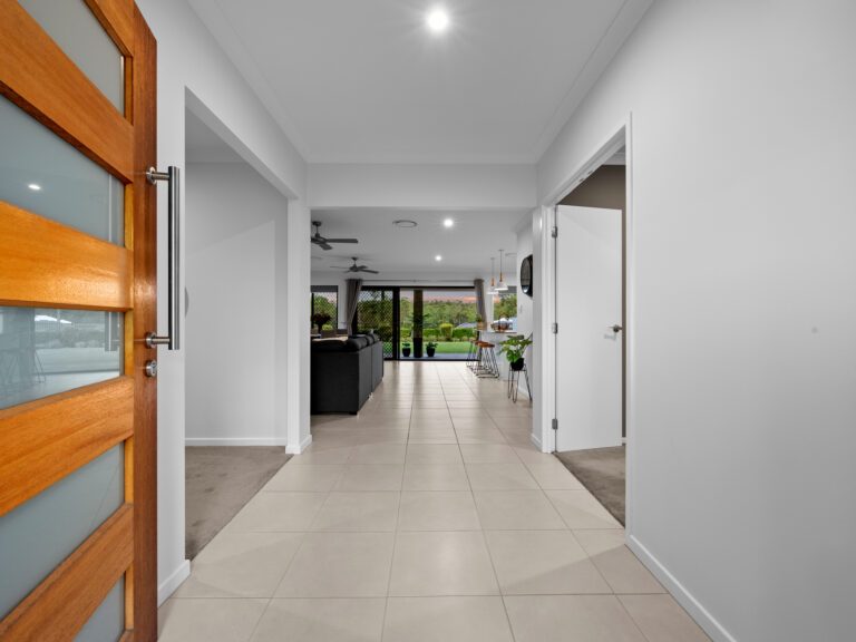 18 Jollytail Avenue, New Beith, QLD 4124