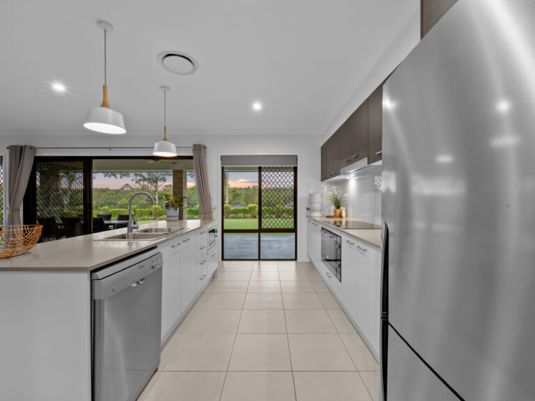 18 Jollytail Avenue, New Beith, QLD 4124