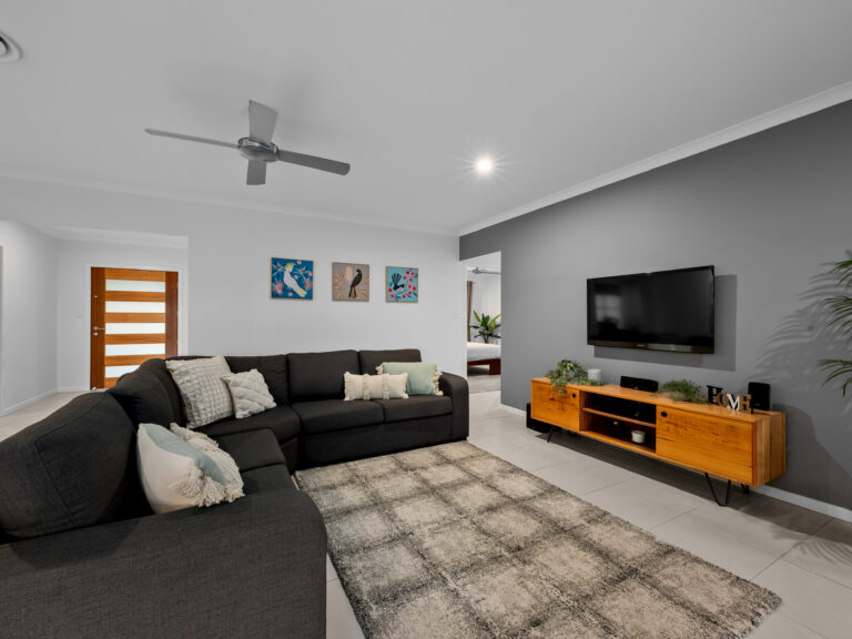 18 Jollytail Avenue, New Beith, QLD 4124