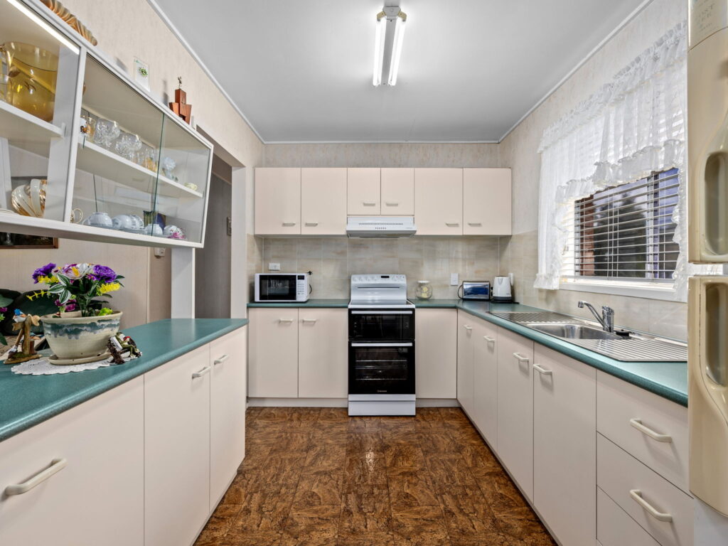 15 Loveanius Street, Silkstone, QLD 4304