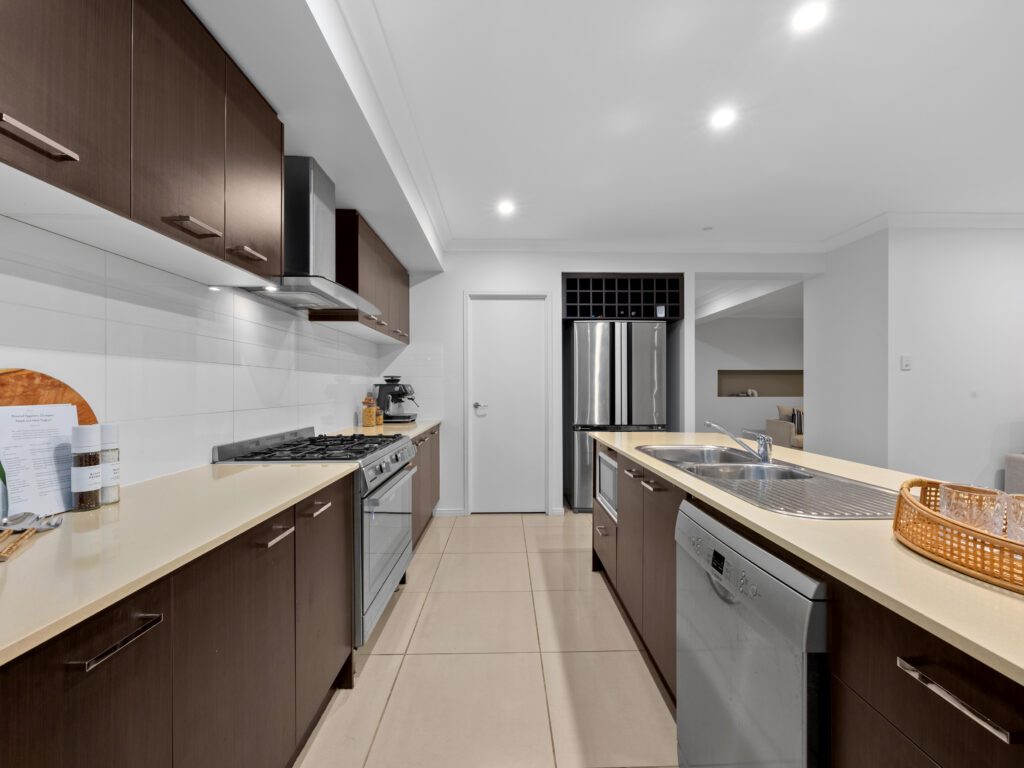 118 Santa Monica Drive, Augustine Heights, QLD 4300
