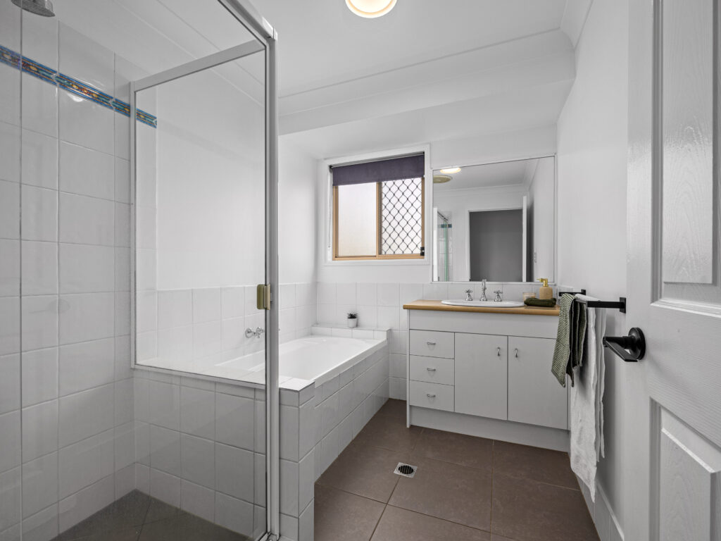 71 Lakeview Drive, Deebing Heights, QLD 4306