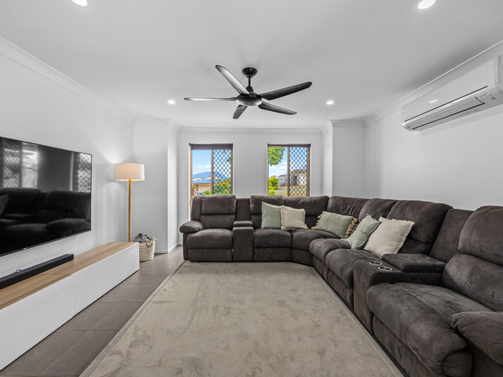 71 Lakeview Drive, Deebing Heights, QLD 4306