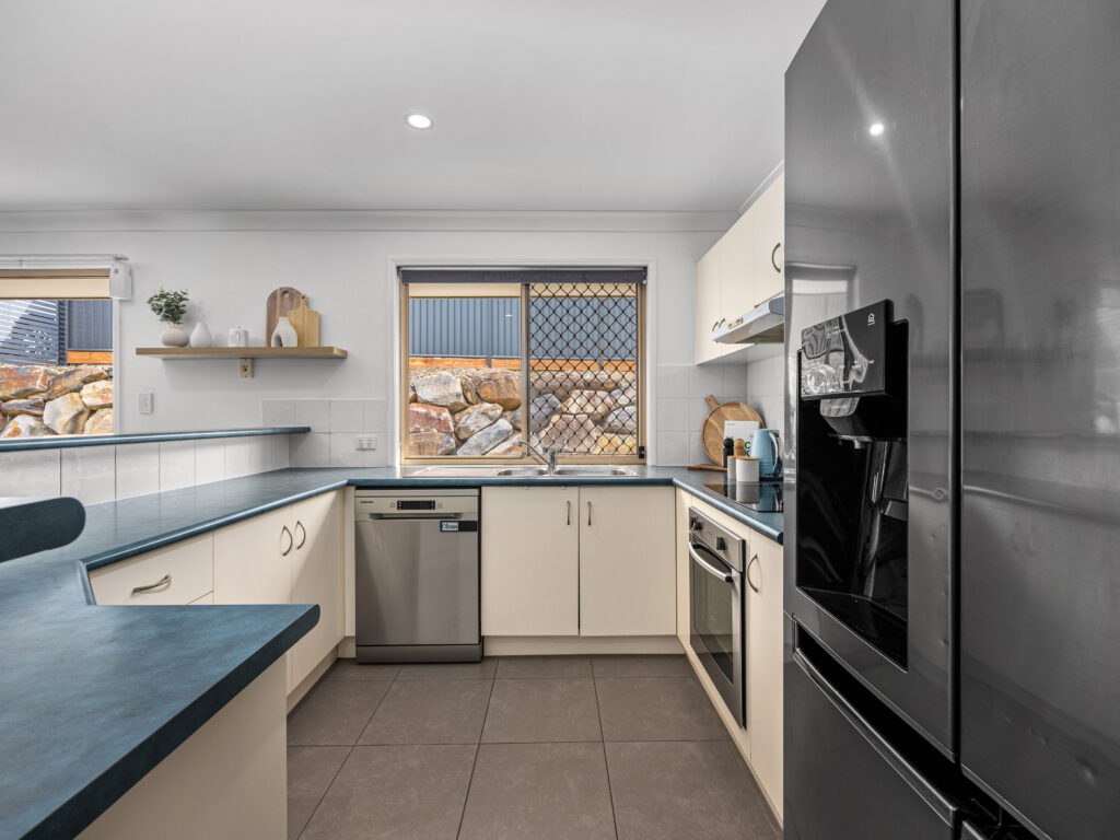 71 Lakeview Drive, Deebing Heights, QLD 4306