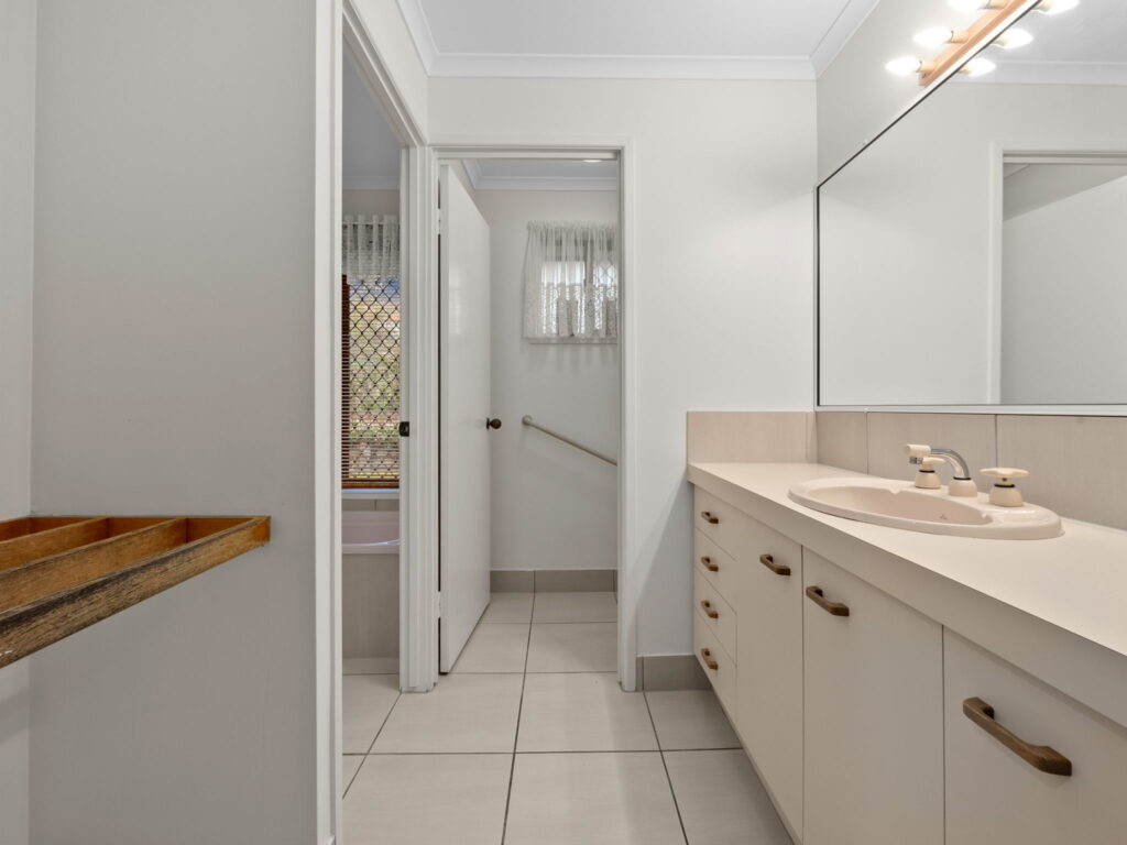 53 Fifth Avenue, Barellan Point, QLD 4306