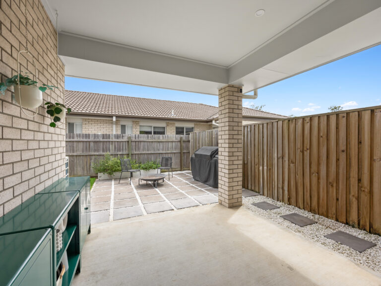 6 Bassin Street, Pallara QLD 4110