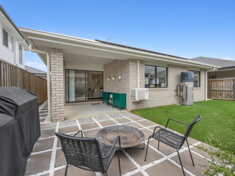 6 Bassin Street, Pallara QLD 4110