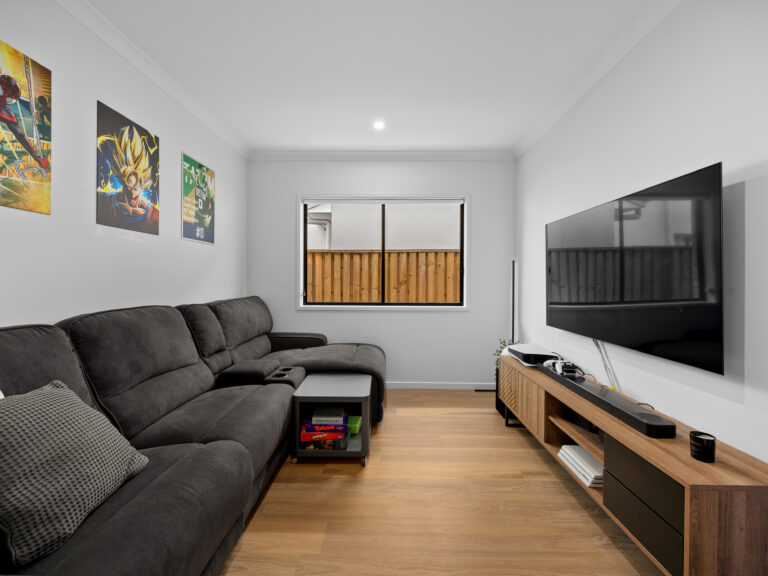 6 Bassin Street, Pallara QLD 4110