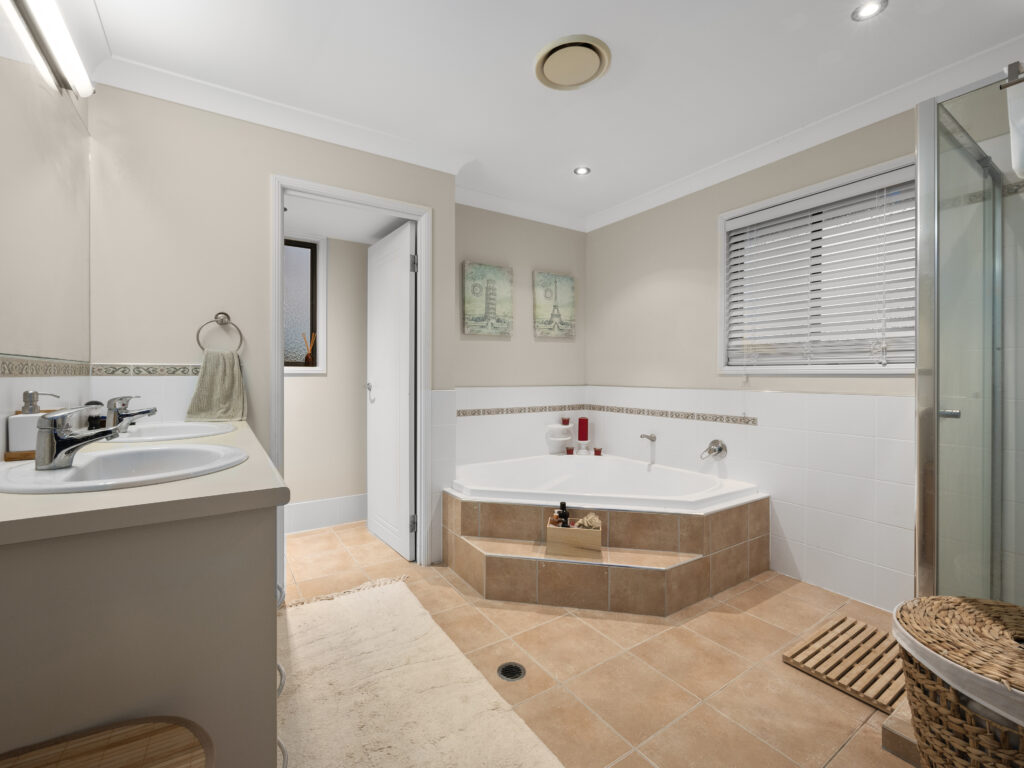 79 President Circle, Karalee, QLD 4306