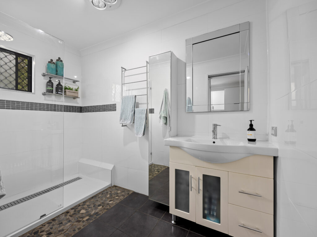 18 Cairns Road, Camira, QLD 4300