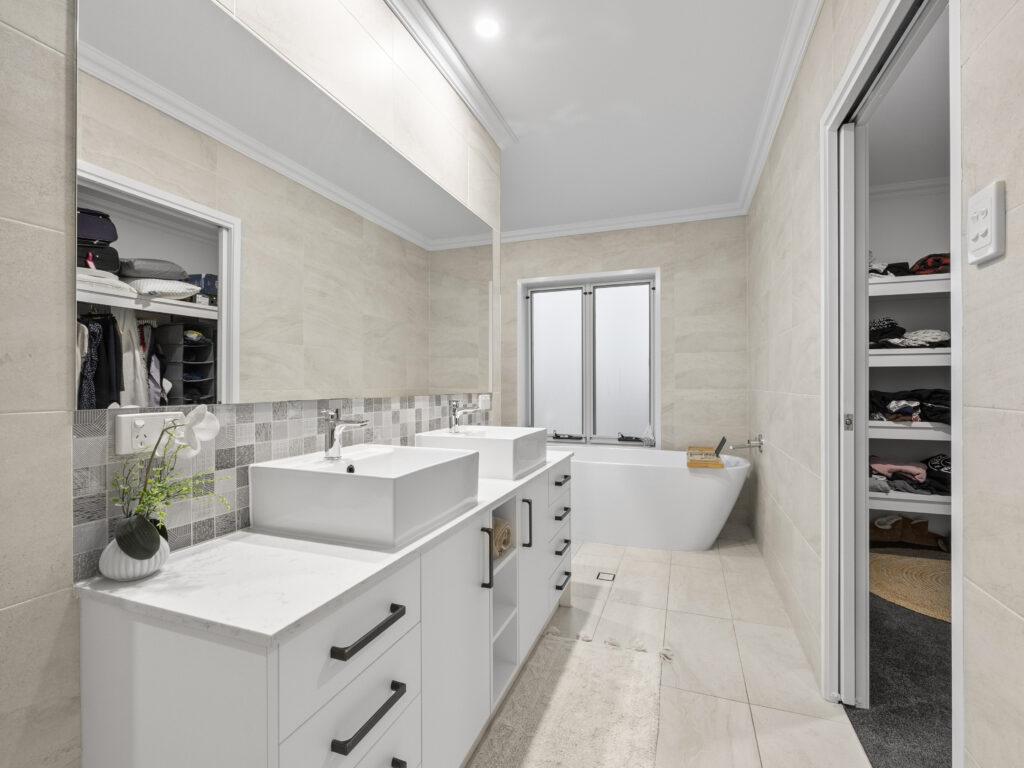 14 Kambu Close, Karalee, QLD 4306
