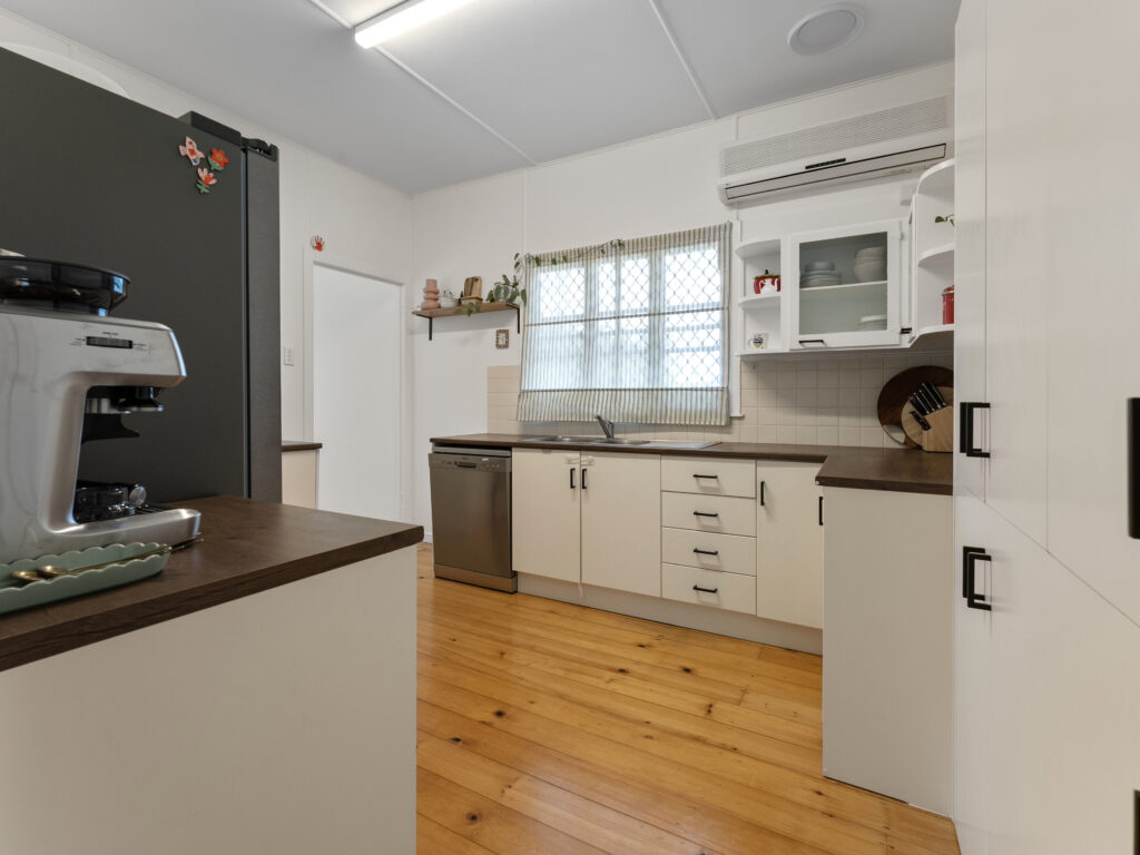 11 Fitzgerald Street, North Ipswich, QLD 4305