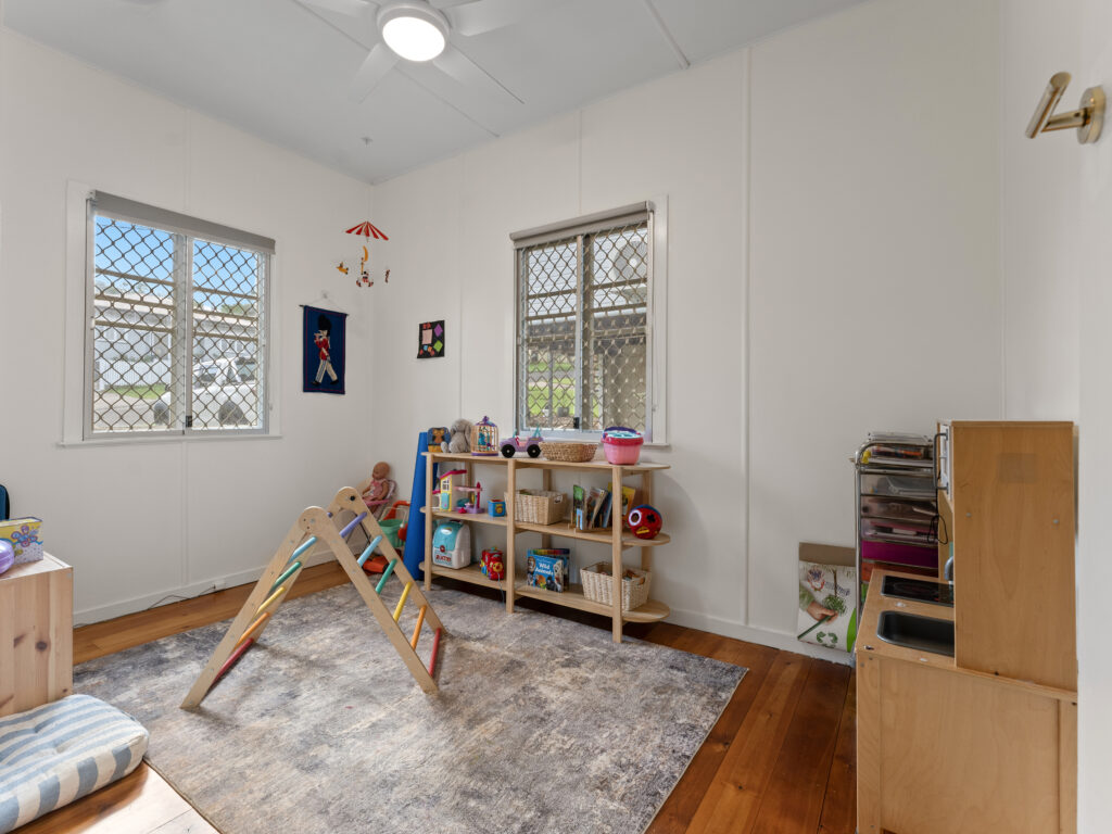 11 Fitzgerald Street, North Ipswich, QLD 4305