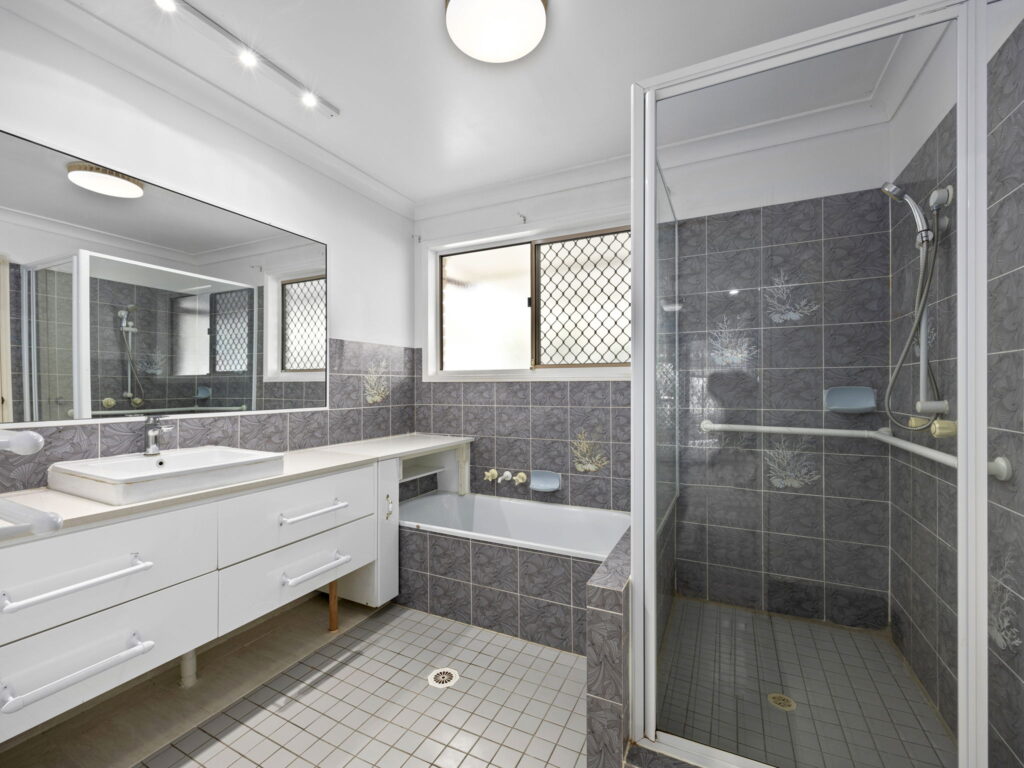 1 Gabrielle Court, Collingwood Park, QLD 4301