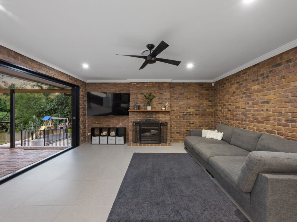 15 Joanne Street, Karalee, QLD 4306