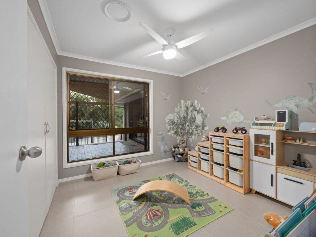 15 Joanne Street, Karalee, QLD 4306