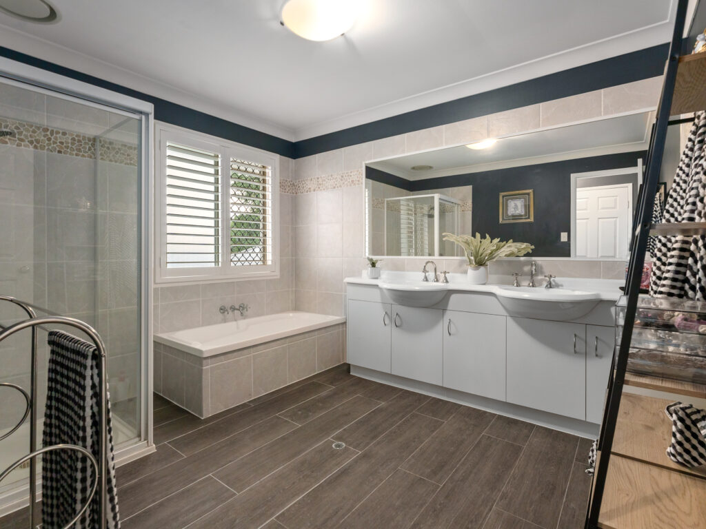 16 Burnside Place, Forest Lake, QLD 4078