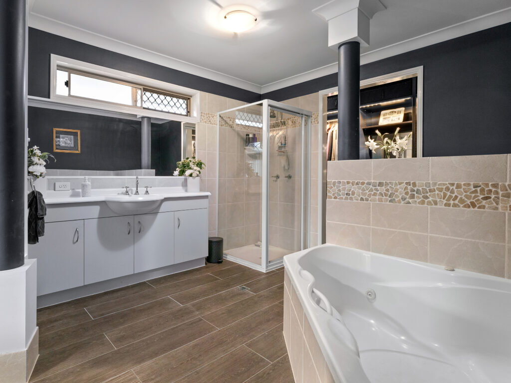 16 Burnside Place, Forest Lake, QLD 4078