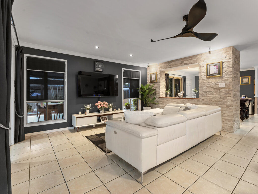 16 Burnside Place, Forest Lake, QLD 4078