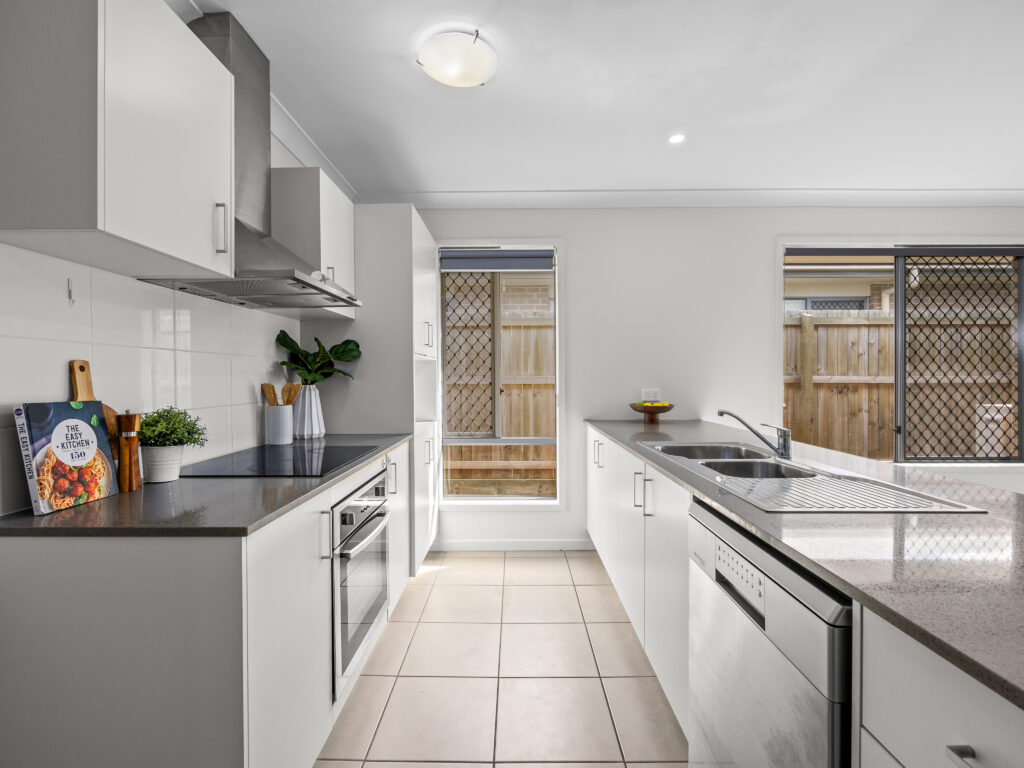 16 Magpie Crescent, Redbank Plains, QLD 4301