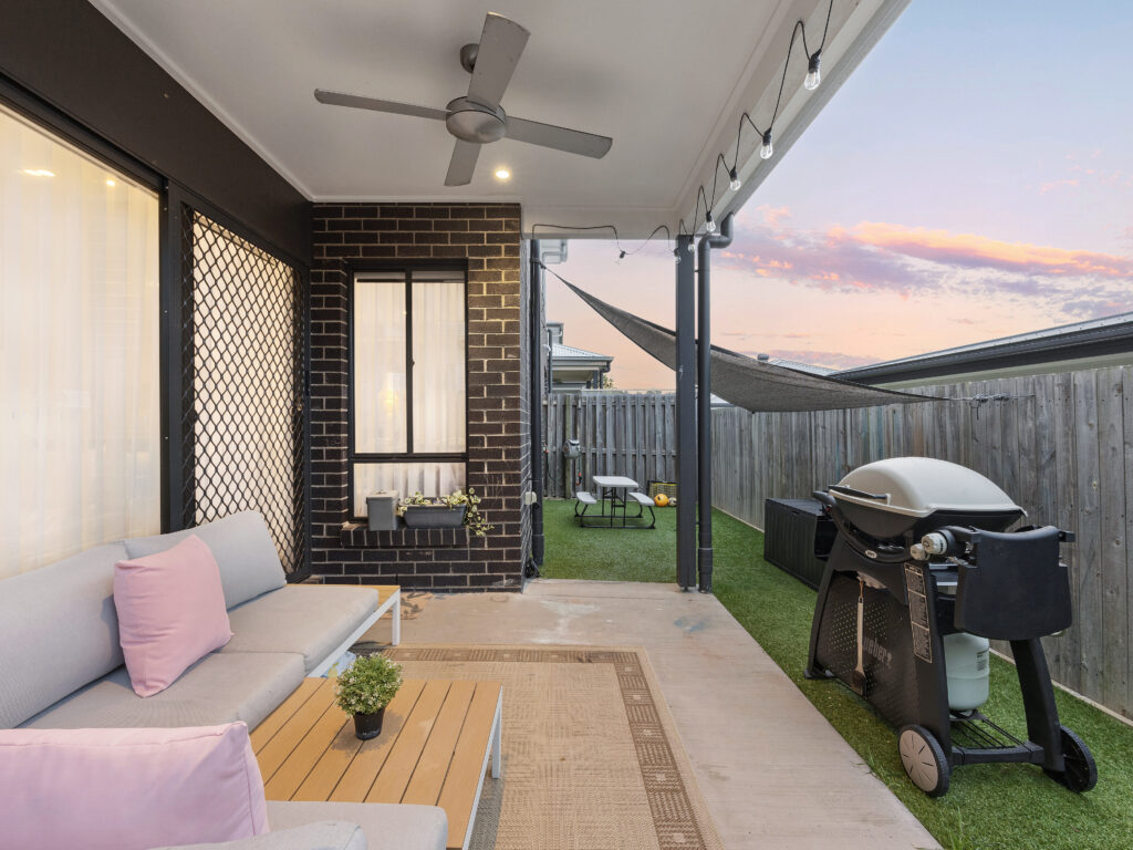 32 Dubai Circuit, Spring Mountain, QLD 4300