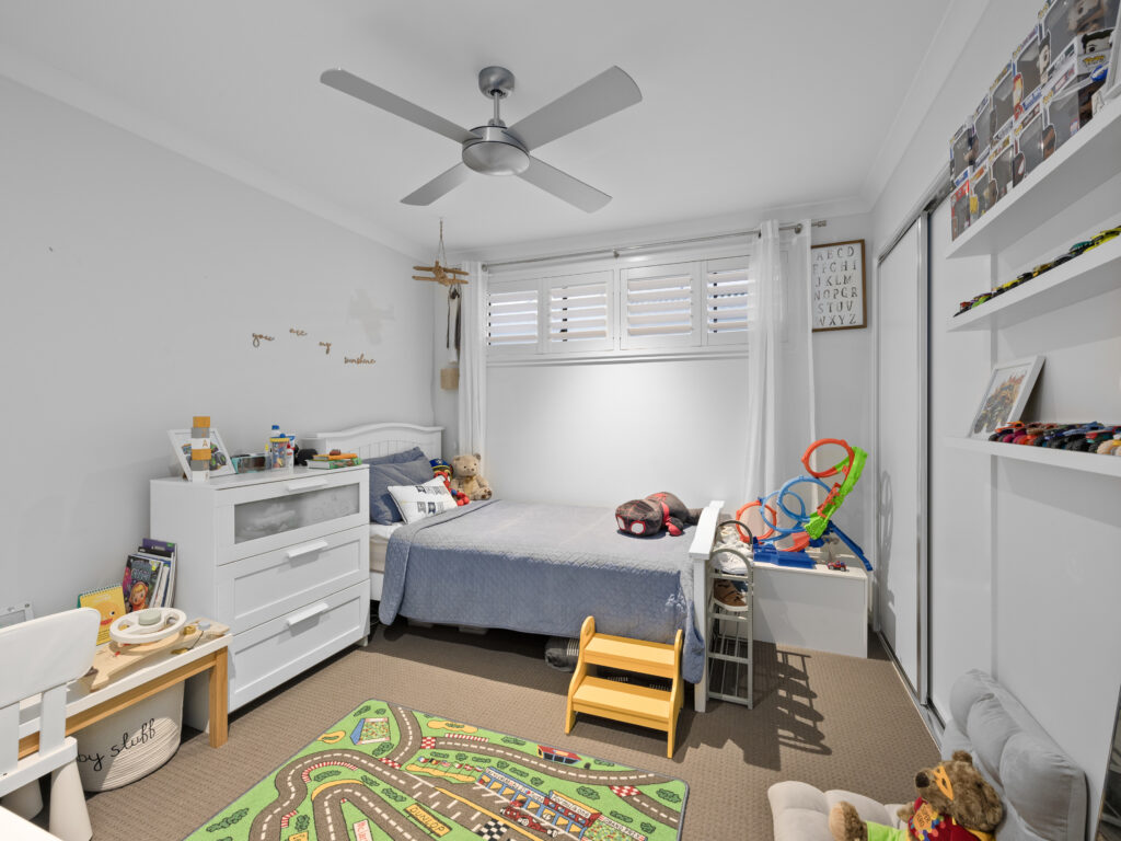 32 Dubai Circuit, Spring Mountain, QLD 4300