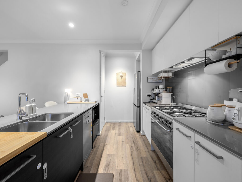 32 Dubai Circuit, Spring Mountain, QLD 4300