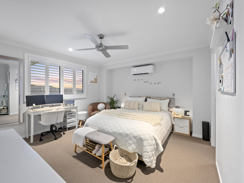 32 Dubai Circuit, Spring Mountain, QLD 4300
