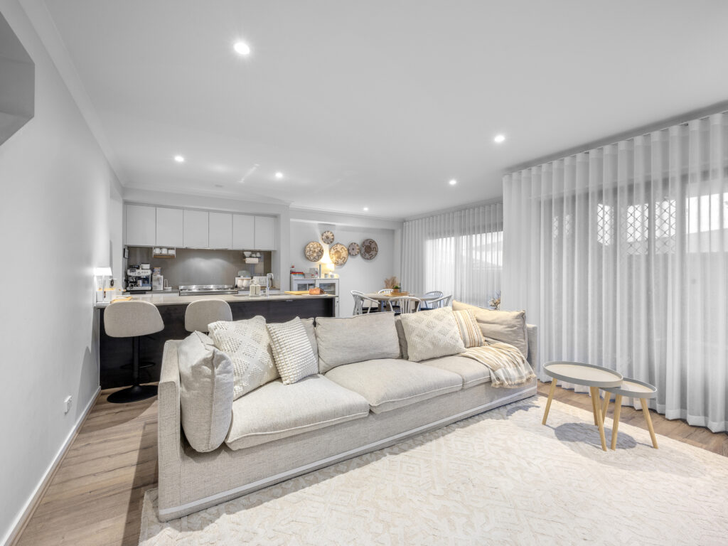 32 Dubai Circuit, Spring Mountain, QLD 4300