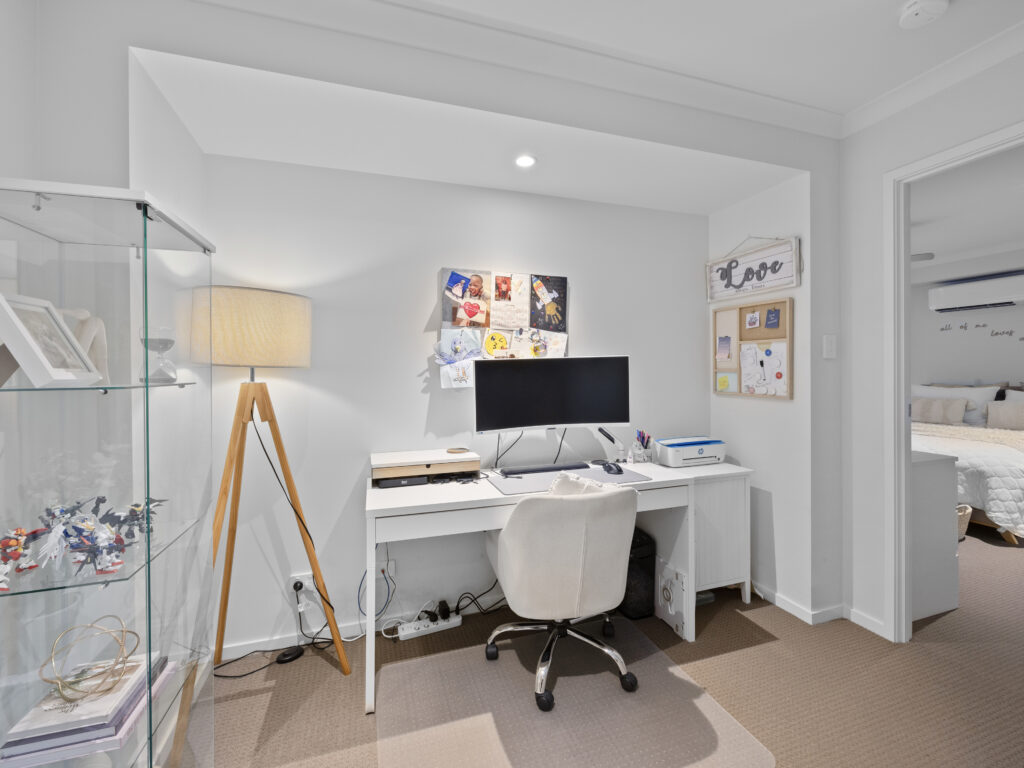 32 Dubai Circuit, Spring Mountain, QLD 4300