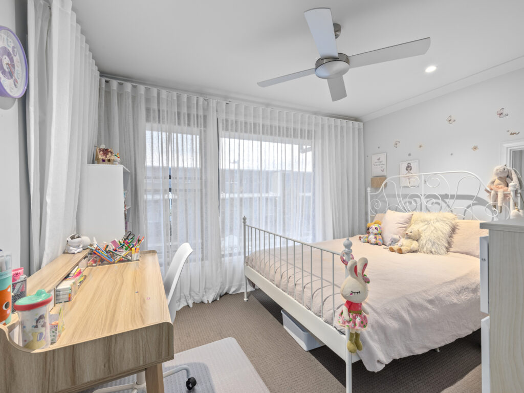 32 Dubai Circuit, Spring Mountain, QLD 4300
