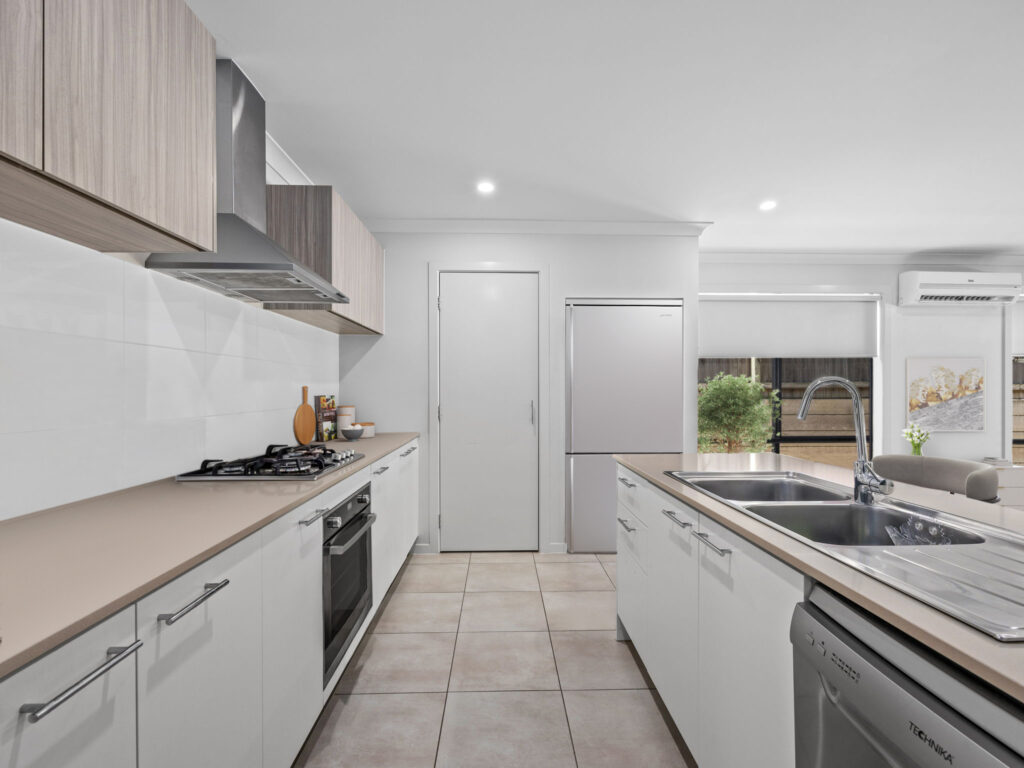 19 Cambridge Way, Ripley, QLD 4306