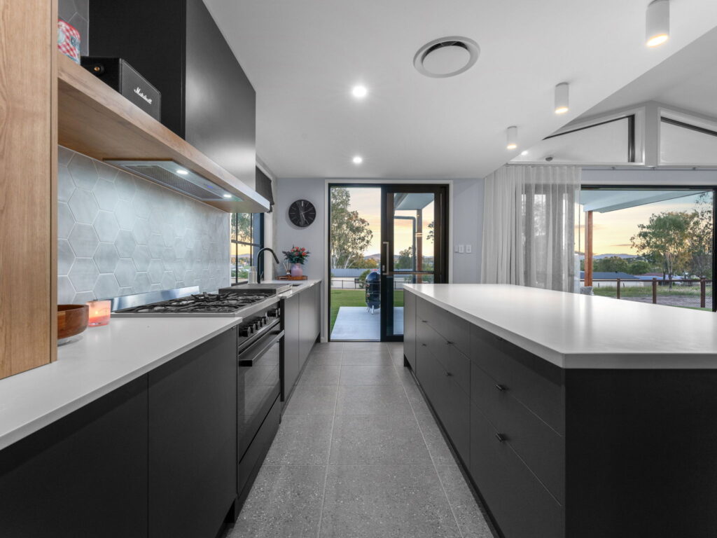 20 Elanora Crescent, Kensington Grove, QLD 4341
