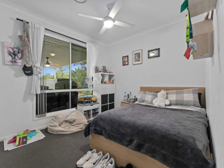 32 Eric Drive, Blackstone, QLD 4304