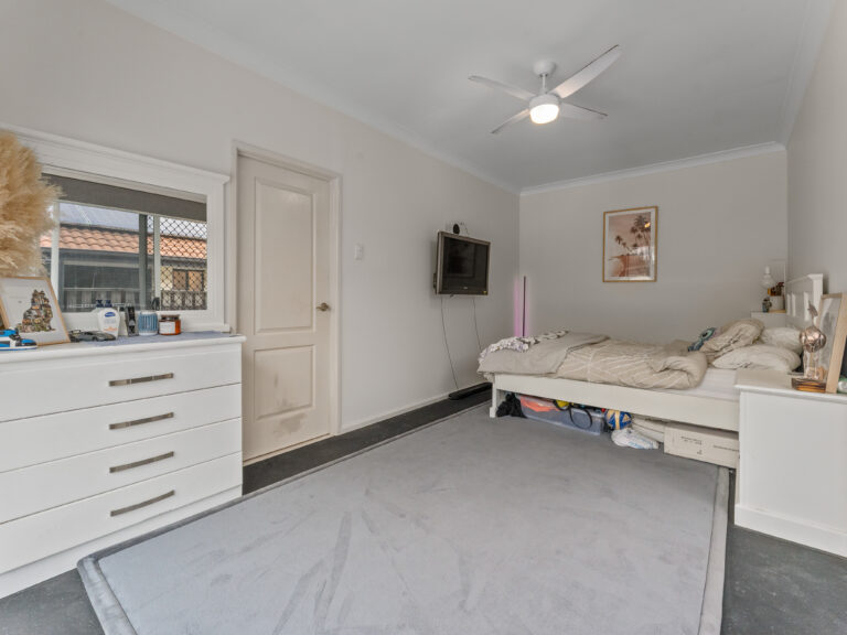 32 Eric Drive, Blackstone, QLD 4304